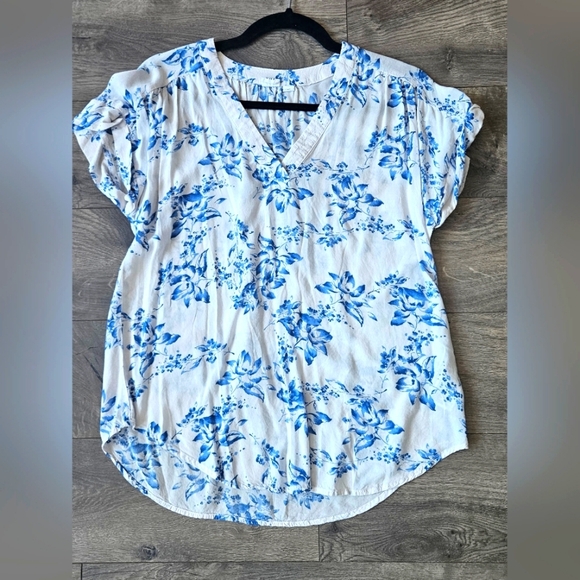 2/$15 Gap - Oversized White Short Sleeve Shirt with Blue Floral Print - Size S - Picture 1 of 6